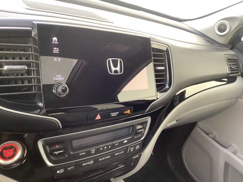 Used 2022 Honda Pilot Touring image 16