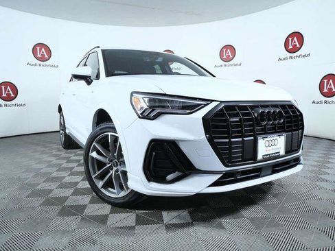Used 2025 Audi Q3 2.0T Premium w/ Convenience Package AWD/4WD image 2