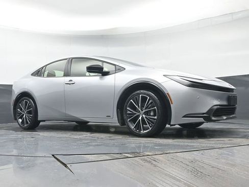 Used 2025 Toyota Prius XLE image 35