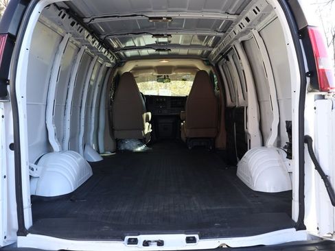 Used 2022 Chevrolet Express 3500 w/ Driver Convenience Package image 42