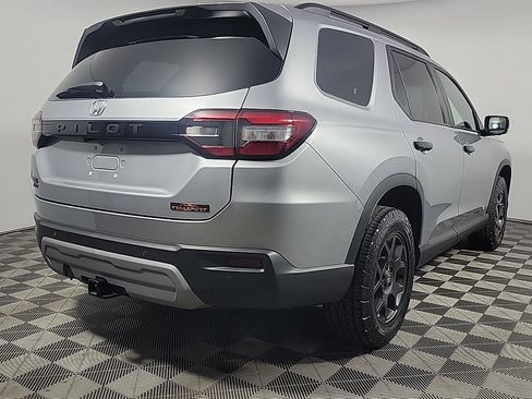 Certified 2025 Honda Pilot TrailSport image 4