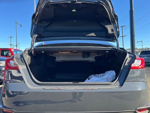 Used 2025 Toyota Camry SE w/ Convenience Package image 11