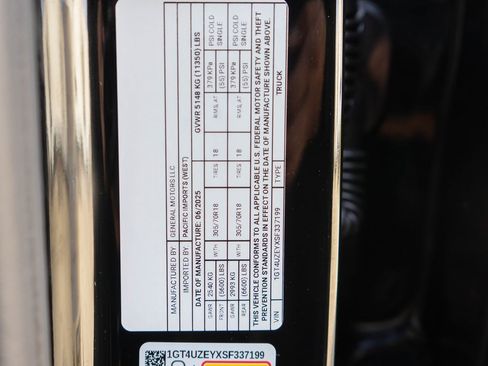 Used 2025 GMC Sierra 2500 AT4X image 42