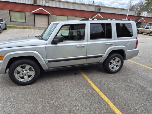 Used 2007 Jeep Commander Sport AWD/4WD image 5