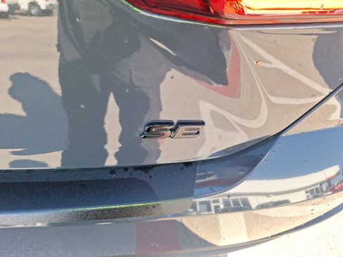 Used 2025 Toyota Camry SE w/ Convenience Package image 12