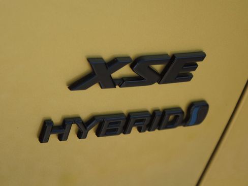 Used 2023 Toyota Corolla Cross AWD Hybrid image 18