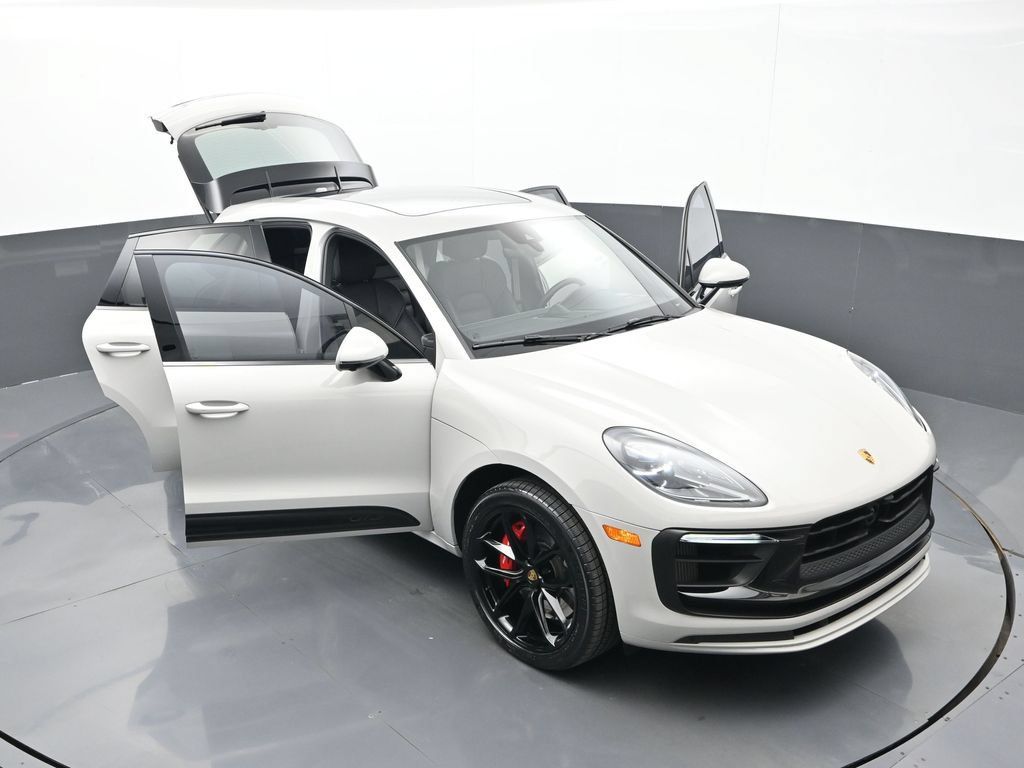 Certified 2025 Porsche Macan GTS AWD/4WD image 32