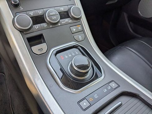 Used 2017 Land Rover Range Rover Evoque SE image 11