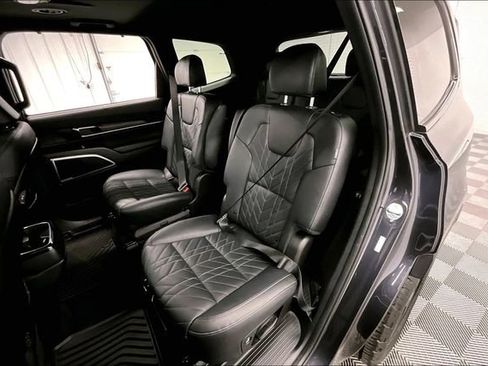Used 2025 Kia Telluride AWD image 25