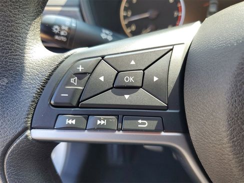 Used 2024 Nissan Altima 2.5 SV image 11