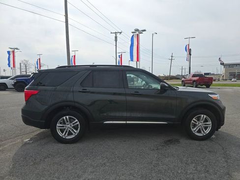 Used 2023 Ford Explorer XLT w/ Equipment Group 202A image 4