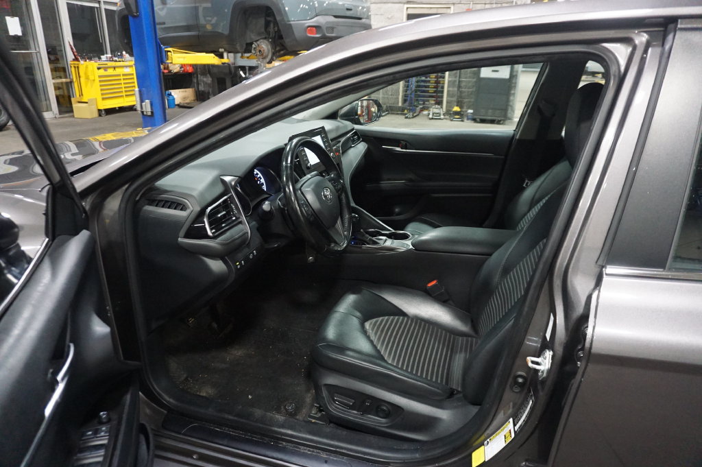 Used 2024 Toyota Camry SE FWD image 2