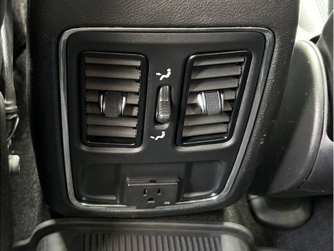 Used 2021 Jeep Grand Cherokee Laredo X image 8