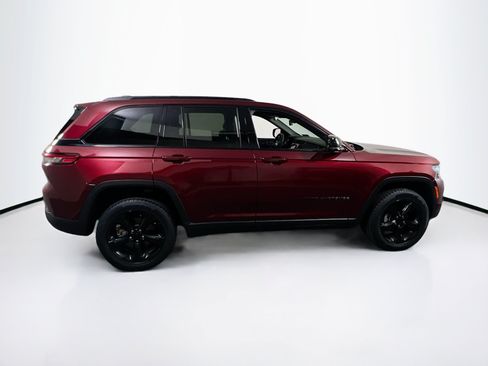 Used 2023 Jeep Grand Cherokee Altitude AWD/4WD image 4