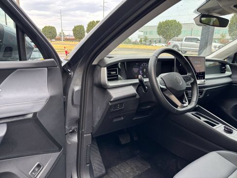 Used 2026 Volkswagen Tiguan SE AWD/4WD image 35