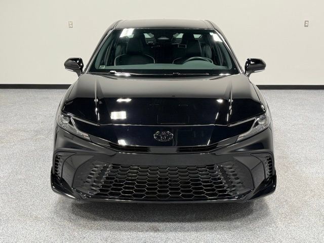 Used 2026 Toyota Camry Hybrid FWD image 3