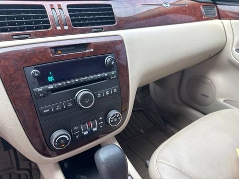 Used 2011 Chevrolet Impala LTZ FWD image 17