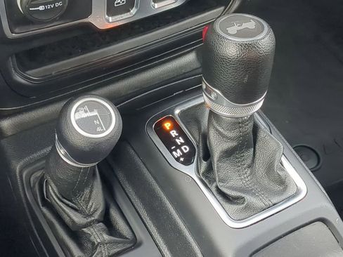 Used 2021 Jeep Wrangler Willys image 22