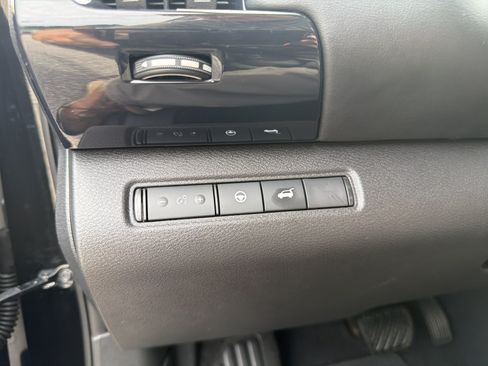 Used 2025 Nissan Pathfinder SV FWD image 12