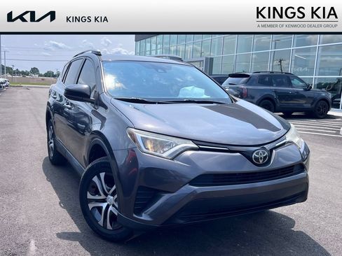 Used 2018 Toyota RAV4 LE FWD image 1