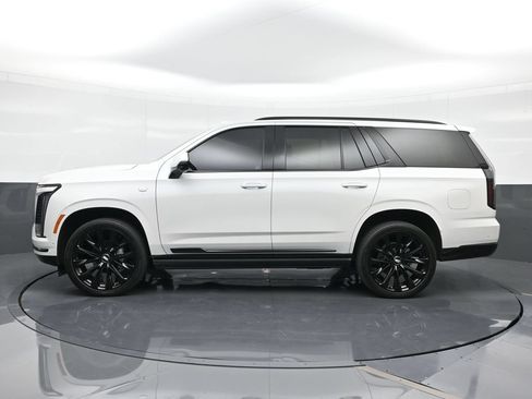 Certified 2025 Cadillac Escalade Sport Platinum w/ LPO, ONYX Package AWD/4WD image 3