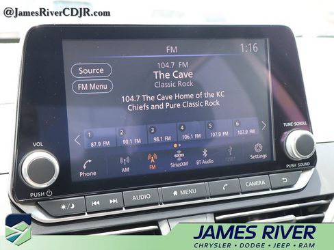 Used 2025 Nissan Altima 2.5 SV FWD image 35