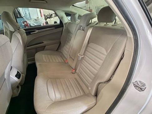 Used 2019 Ford Fusion SE FWD image 24