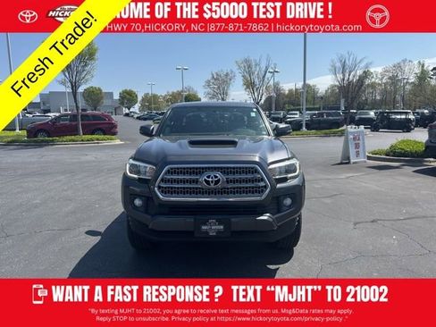 Used 2017 Toyota Tacoma TRD Sport image 9