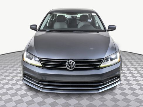 Used 2017 Volkswagen Jetta S image 2