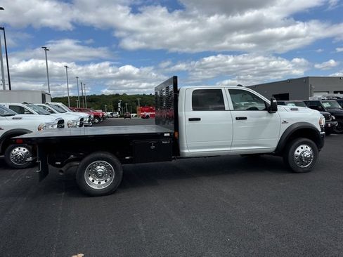 New 2024 RAM 5500 Tradesman w/ Chrome Appearance Group image 3