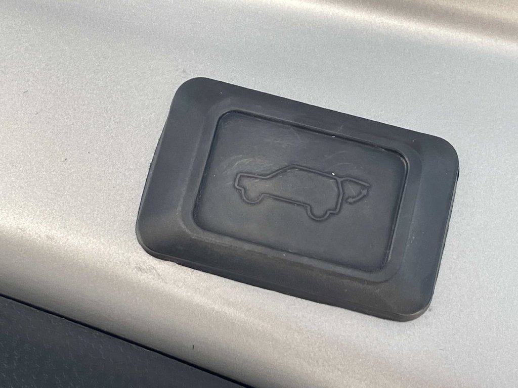 Used 2019 Toyota RAV4 XLE Premium FWD image 11