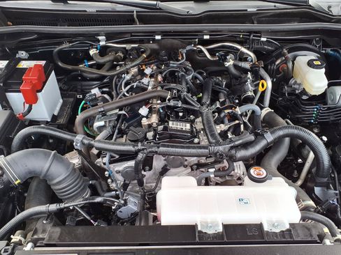 Used 2025 Toyota 4Runner SR5 AWD/4WD image 30