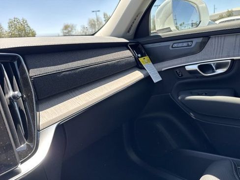 Certified 2025 Volvo XC90 T8 Ultra w/ Protection Package Premier AWD/4WD image 27