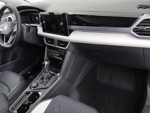 New 2026 Volkswagen Taos SEL image 21