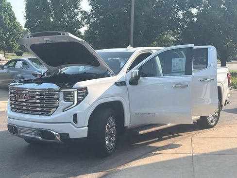 Used 2024 GMC Sierra 1500 Denali w/ Denali Reserve Package AWD/4WD image 9