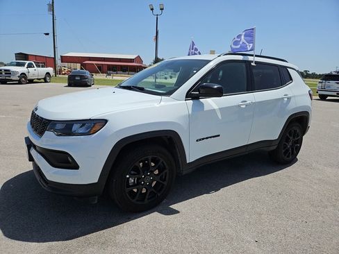 Certified 2026 Jeep Compass Latitude AWD/4WD image 2