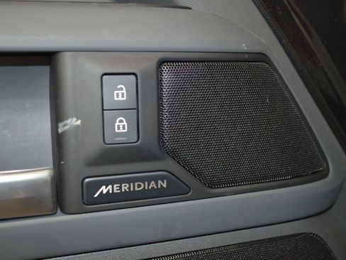 Certified 2025 Land Rover Defender 110 S AWD/4WD image 19
