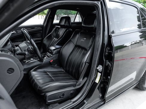 Used 2018 Chrysler 300 S AWD/4WD image 40