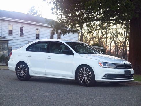 Used 2016 Volkswagen Jetta Sport image 6