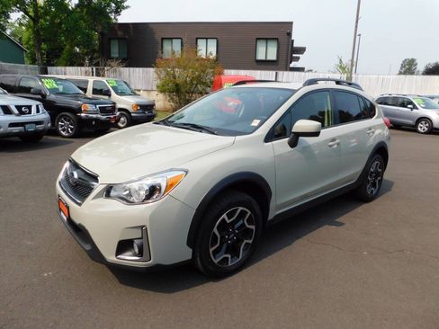 Used 2017 Subaru Crosstrek 2.0i Premium AWD/4WD image 4