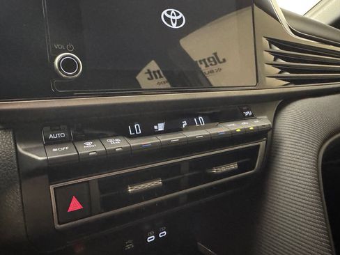 Used 2026 Toyota Camry Hybrid FWD image 24