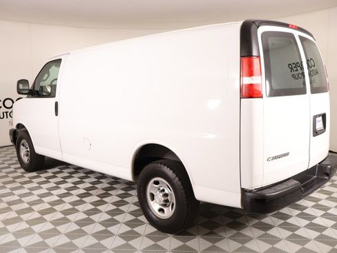 Used 2017 Chevrolet Express 2500 RWD image 19