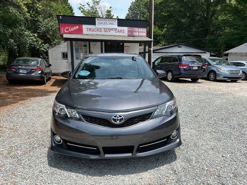 Used 2013 Toyota Camry SE FWD image 2