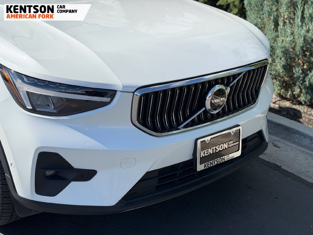 Used 2025 Volvo XC40 B5 Plus AWD/4WD image 11