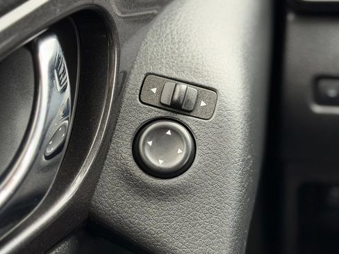 Used 2018 Nissan Rogue SV AWD/4WD image 20