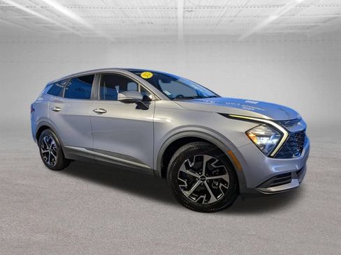 Used 2023 Kia Sportage EX FWD image 3