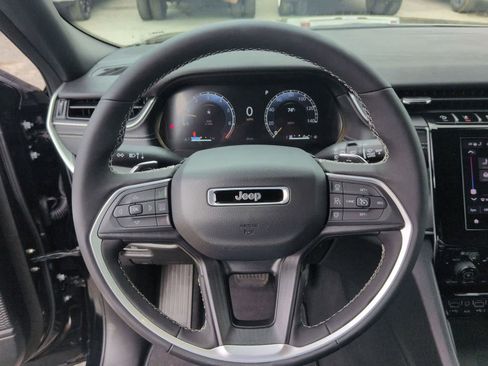 New 2025 Jeep Grand Cherokee Altitude image 15