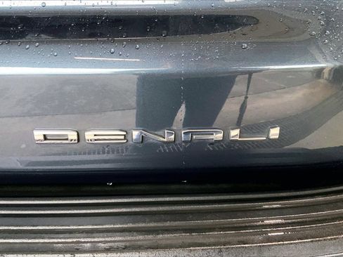Used 2021 GMC Yukon Denali w/ Denali Premium Package RWD image 9
