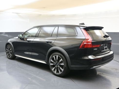 Certified 2024 Volvo V60 B5 Cross Country Ultimate image 3