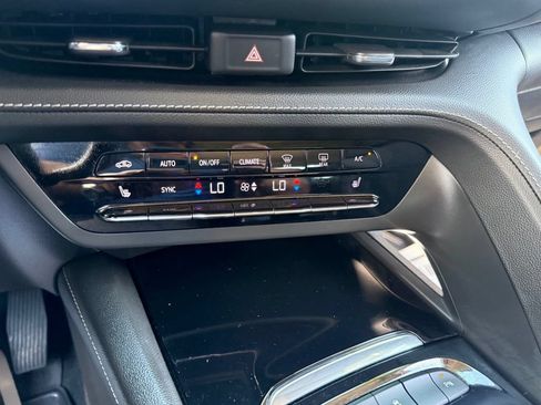 Used 2022 Buick Envision Preferred FWD image 25